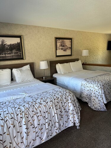 Chanticleer Inn 43