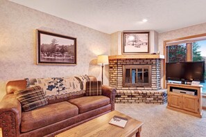 Télévision, cheminée