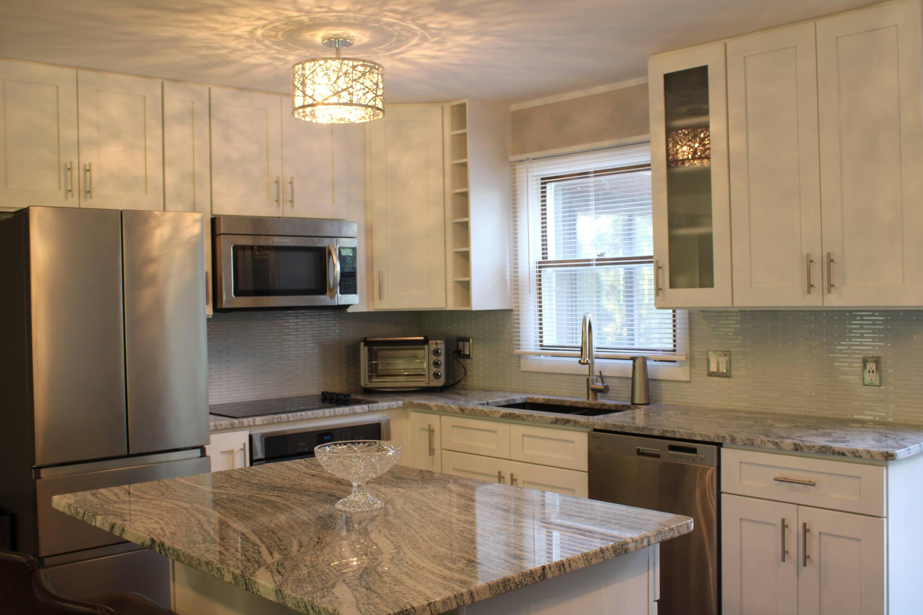 Updated cabin near Lake Como and Downtown Lake Geneva!