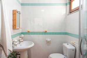 Apartemen Standar, 1 kamar tidur, microwave (Le Pavoncelle Bilo 1Km From The Beach) | Kamar mandi
