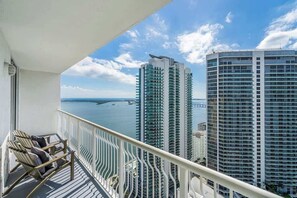 Property grounds - Ocean & City View Brickell Condo w free parking (Miami)