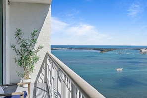 Property grounds - Ocean & City View Brickell Condo w free parking (Miami)