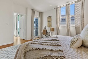 2 habitaciones, tabla de planchar con plancha, cuna de viaje y wifi 