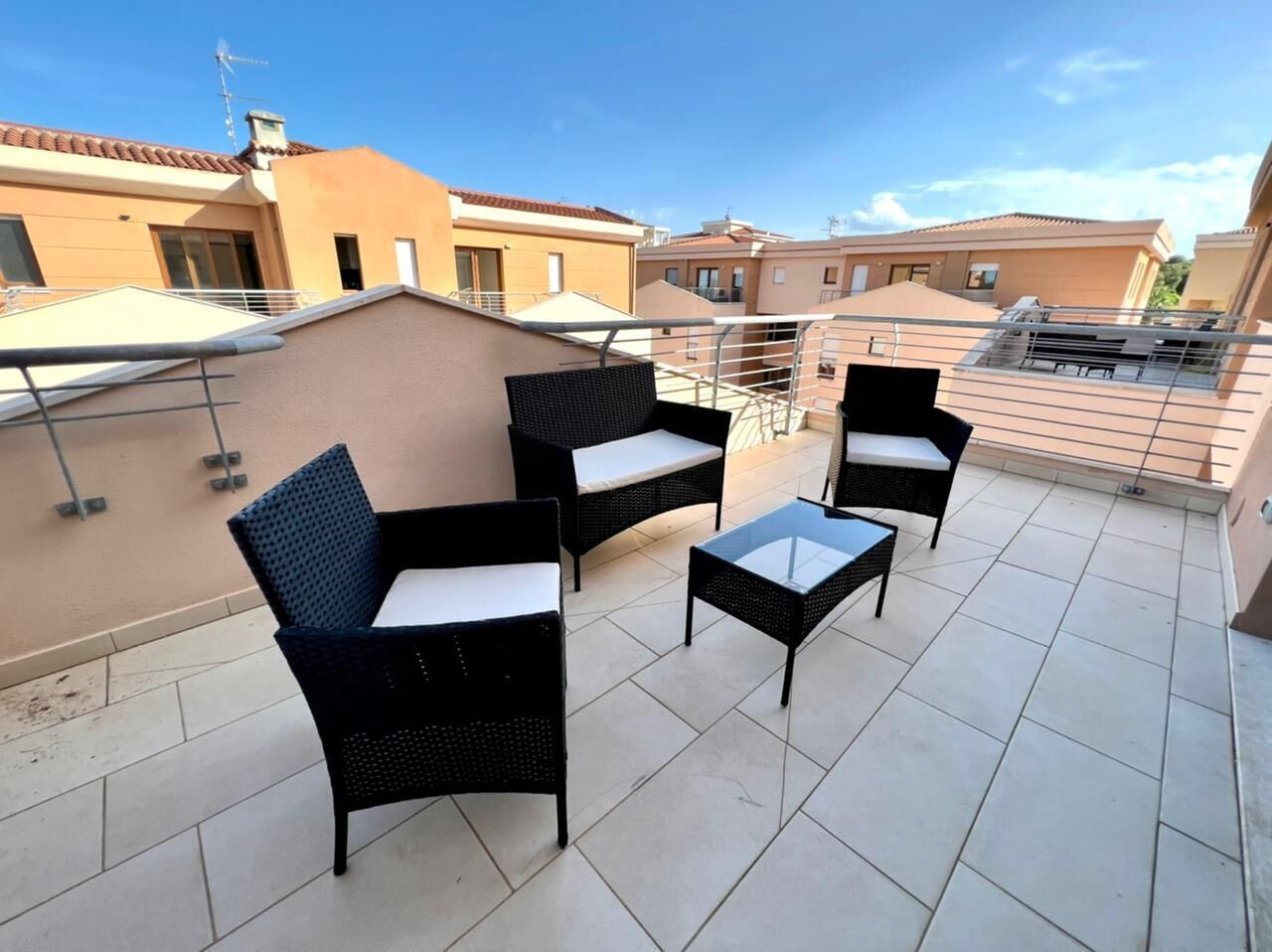 premier apartment | terrace/patio