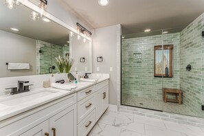 Shower, hair dryer, towels, toilet paper - New Windmark Phase 1 home on the beach with amazing views. (Port St. Joe)