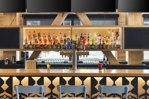 2 bares o lounges 