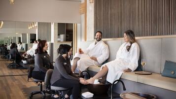 Een sauna, aromatherapie, diepe bindweefselmassages, reflexologie