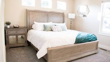 5 bedrooms, desk, iron/ironing board, travel cot