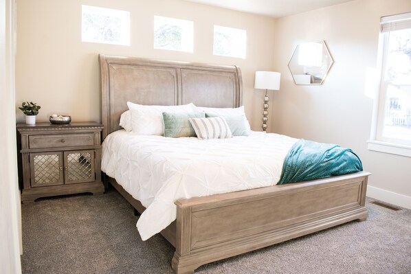 5 bedrooms, desk, iron/ironing board, travel crib