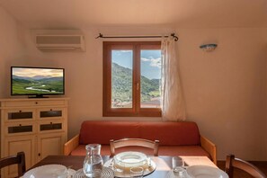 Standard Apartment, Multiple Bedrooms (Bouganvillage Bilo With Shared Pool) | Living area