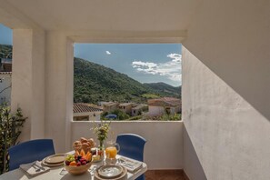 Standard Apartment, Multiple Bedrooms (Bouganvillage Bilo With Shared Pool) | Outdoor dining