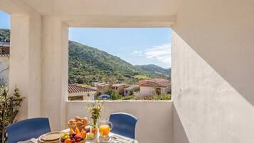 Standard-Apartment, Mehrere Schlafzimmer (Bouganvillage Bilo With Shared Pool) | Speisen im Freien