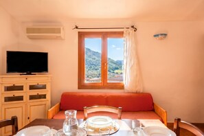 Standard Apartment, Multiple Bedrooms (Bouganvillage Bilo With Shared Pool) | Living area