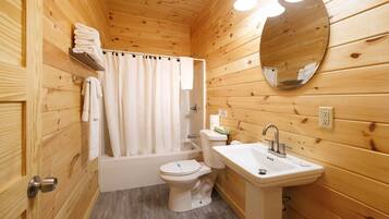Combined shower/tub, hair dryer, towels