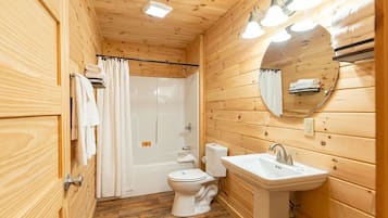 Combined shower/bathtub, hair dryer, towels