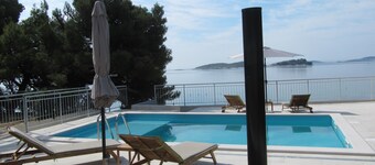 Beach House Nono - Four Bedroom Villa with Swimming Pool