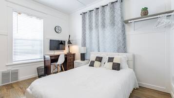 1 bedroom, desk, iron/ironing board, WiFi