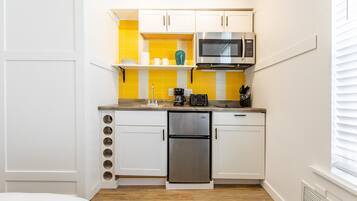 Fridge, microwave, stovetop, toaster