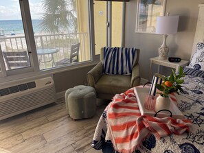 1 bedroom, iron/ironing board, WiFi, bed sheets - The Shanty Shack -Booking Snowbirds now- beachfront & beloved! (Panama City Beach)