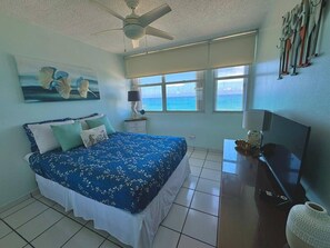 2 quartos, escrivaninha, ferros/tábuas de passar roupa