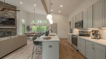 Refrigerador, microondas, horno y parrilla de estufa