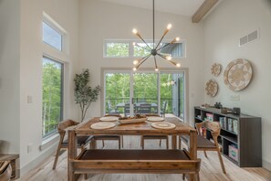 Dining - The Curated Treehouse by Innsbrook Vacations! (Innsbrook)