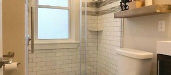 Entire Two Bedroom Apartment in East Providence