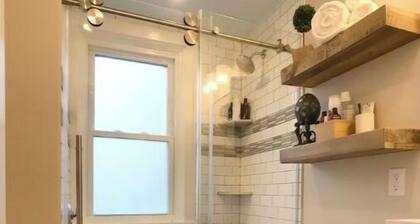 Entire Two Bedroom Apartment in East Providence