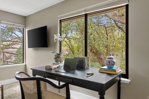 Interior - Cheerful 3br 2.5bath townhouse, 5 minutes from downtown charleston! (Mount Pleasant)