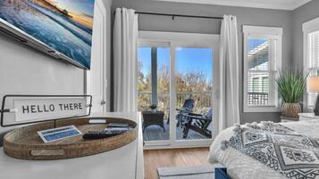 5 slaapkamers, een bureau, een strijkplank/strijkijzer, reisbedje