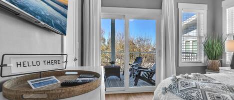 5 slaapkamers, een bureau, een strijkplank/strijkijzer, reisbedje