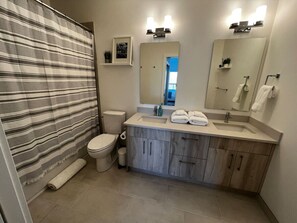 Hair dryer - Lofty Lookout - Downtown Condo (Golden)