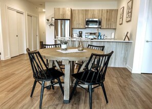 Dining - Lofty Lookout - Downtown Condo (Golden)