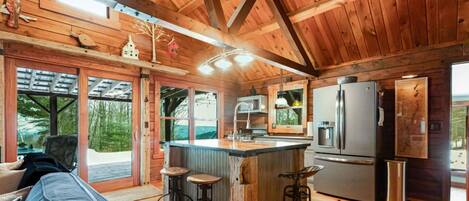 KĂŒhlschrank, Mikrowelle, Ofen, Herdplatte