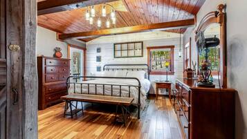 2 bedrooms, desk, iron/ironing board, travel crib