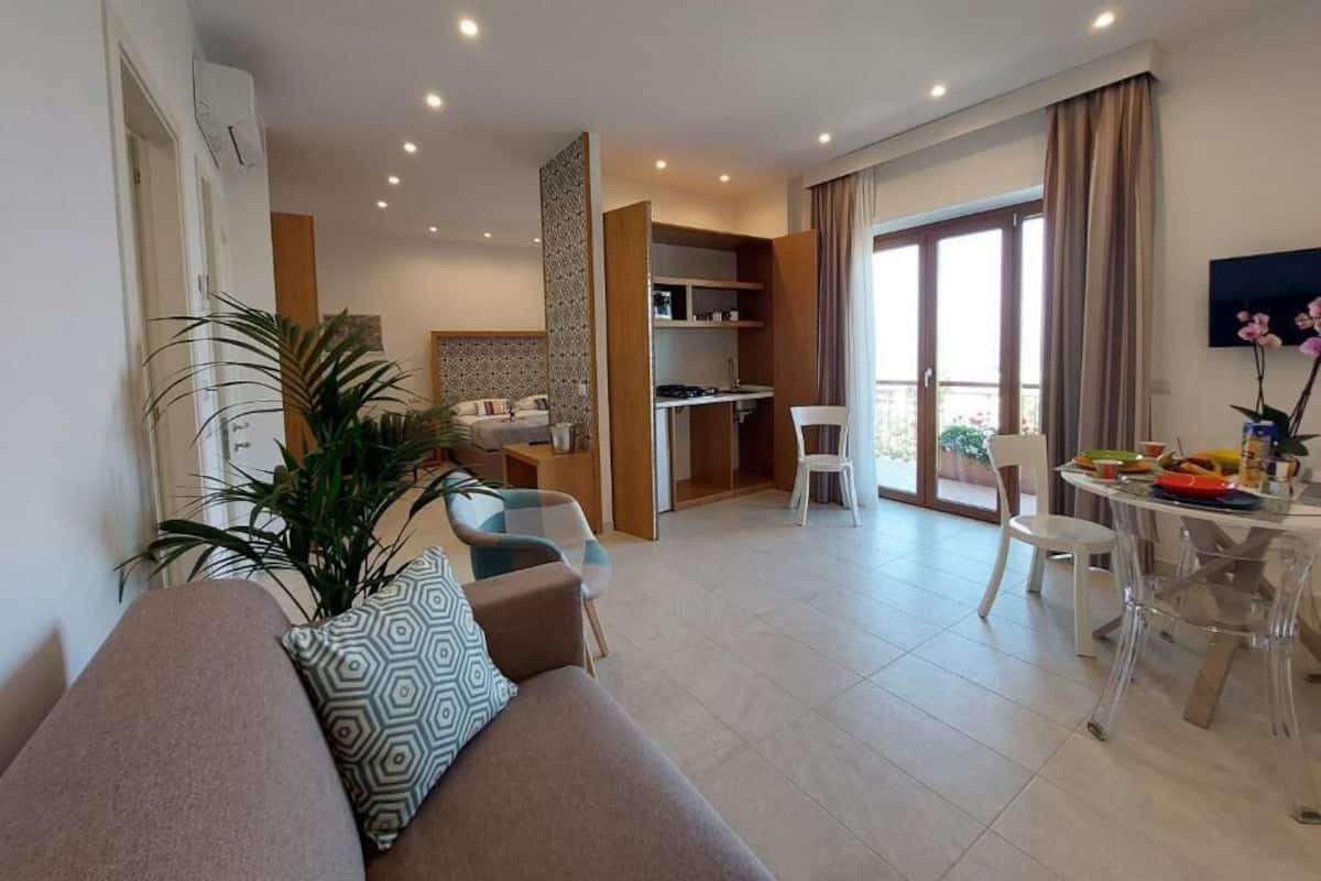 Family Suite | 1 bedroom, premium bedding, soundproofing, iron/ironing board