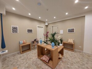 Flat-screen TV - MISTRAL LUXURY SUITES (Sorrento)