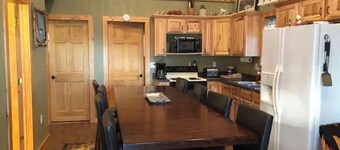 Sandollar Cove Cabin - Lake Fun, Fish, Pheasants!