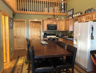 Sandollar Cove Cabin - Lake Fun, Fish, Pheasants!