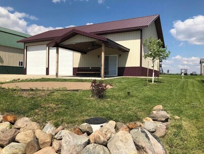 Sandollar Cove Cabin - Lake Fun, Fish, Pheasants!