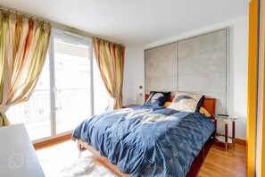 4 bedrooms, iron/ironing board, free WiFi, bed sheets
