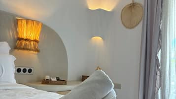 Deluxe Double Room | Egyptian cotton sheets, premium bedding, memory-foam beds, in-room safe