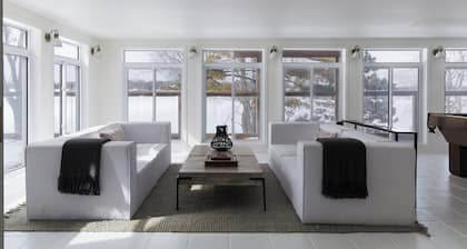 The Dylan | 4 Bedrooms | 8 Guests | Hot Tub | Waterfront