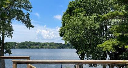 The Dylan | 4 Bedrooms | 8 Guests | Hot Tub | Waterfront