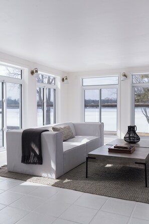 TV - The Dylan | 4 Bedrooms | 8 Guests | Hot Tub | Waterfront (Prince Edward)