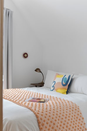 3 bedrooms, iron/ironing board, WiFi - The Harrison House | Heritage Home-Steps to Picton (Prince Edward)