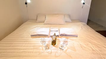 Premium-sengetøj, senge med topmadrasser, minibar, pengeskab på værelset