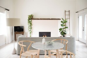 Dining - The Ferg Loft | Picton | 1 Bedroom (Prince Edward)