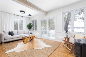 TV - The Hudson Guest House | Waterfront with Hot Tub (Prince Edward)