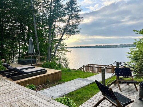 The Hudson Guest House | Waterfront with Hot Tub